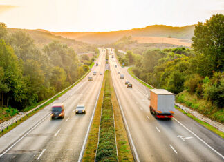 Restricţii de circulaţie pentru autovehiculele cu tonaj mai mare de 7,5 tone, duminică şi luni